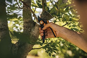 Fiskars Bypass-Gartenschere, Plus SmartFit, P541, Für frische Äste und Zweige, Antihaftbeschichtet, Edelstahl-Klingen, Länge: 20,1 cm, Schwarz/Orange, 1057169 - 5